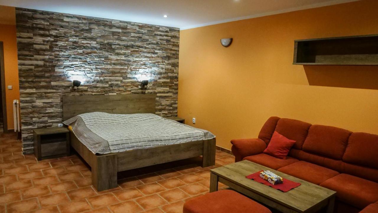 Penzion Na Hradbach Louny Dış mekan fotoğraf