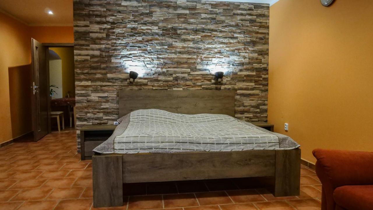 Penzion Na Hradbach Louny Dış mekan fotoğraf